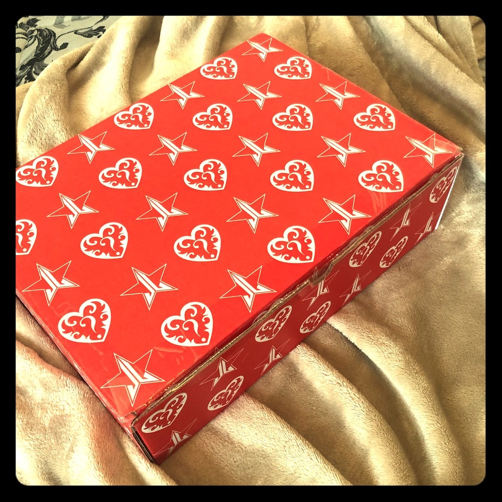 JSC MYSTERY BOX; Deluxe